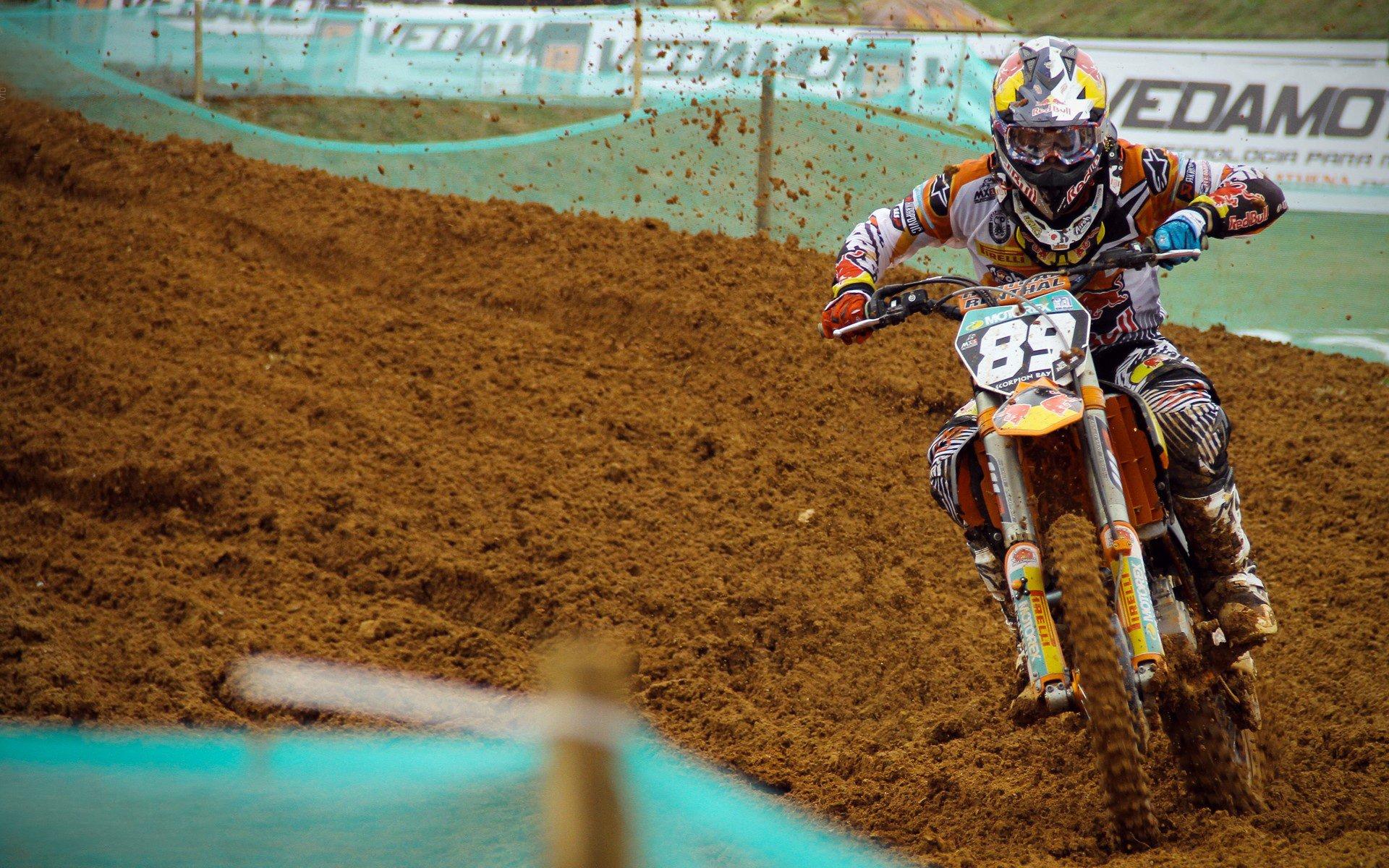 克瓦拉茨赫利亚与C罗赛後温情相拥 格鲁吉亚历史性胜利引爆足坛热议