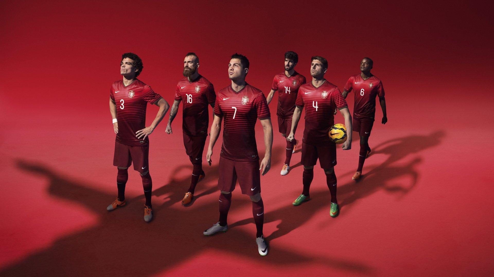 阿迪达斯革新战靴，全新F50与PREDATOR系列震撼登场，顶配版定价2299元引领足球装备新纪元